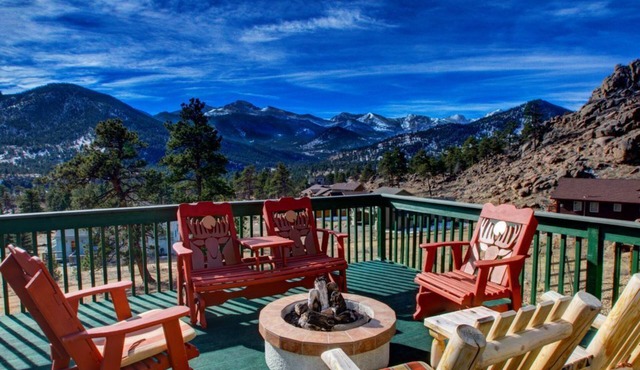 Park Entrance Lodge RMNP Views! Gas FirePit, HTub, Billiards, Indoor BBCourt