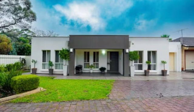 Park facing cozy comfy home - 3 Bedroom