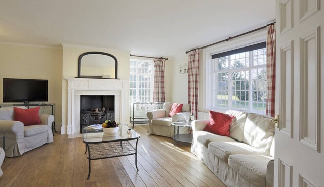 Park Farm House - Eight Bedroom House, Sleeps 15