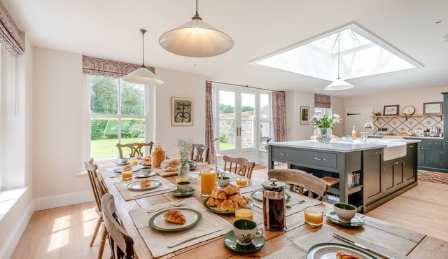 Park Farmhouse - Seven Bedroom House, Sleeps 14