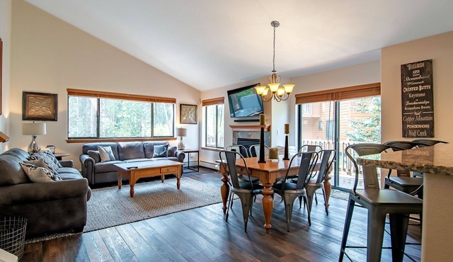 Park Forest Moose Pad Townhome: Hot Tub, On Shuttle Route