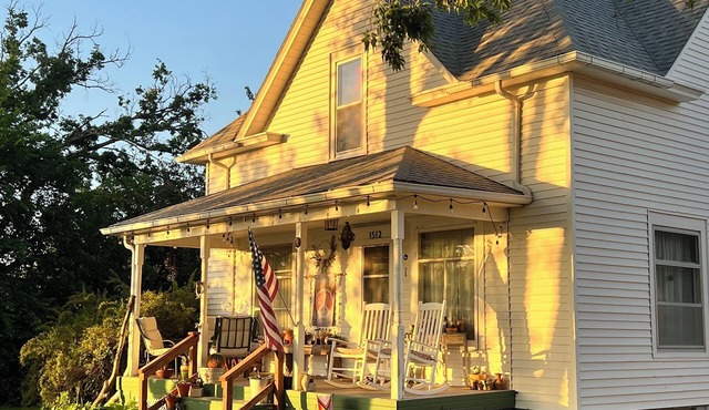 Park House - 3-bedroom home in beautiful Aurora, NE