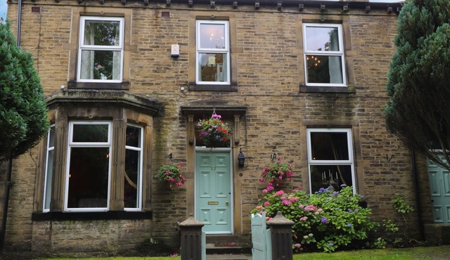 PARK HOUSE, pet friendly, with a garden in Haworth