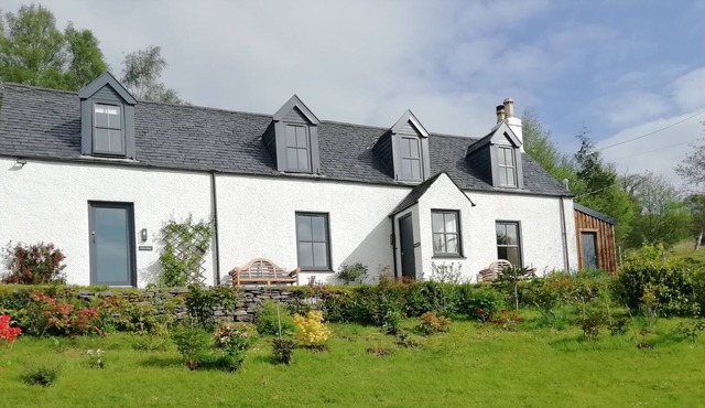 Park House, Restored Traditional Croft House With Beautiful Views Of The Loch