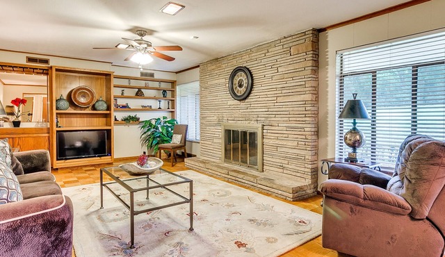 Park Manor- mins to all OKC has to offer!