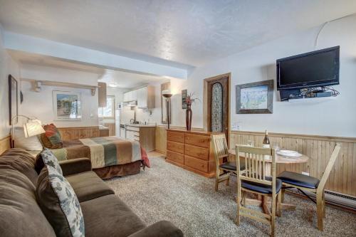Park Meadows 3B by Ski Country Resorts