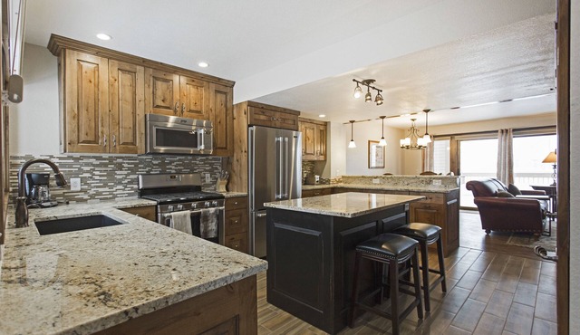 Park Meadows Townhome - Park City Skiing - On Bus Route