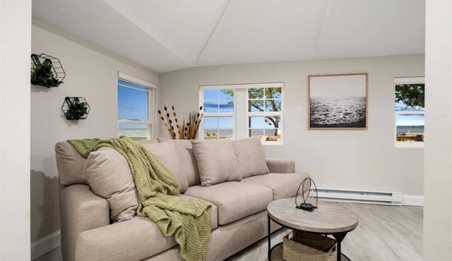 Park Peaks on the Beach| 4BR Waterfront | Hot tub | Sleeps 12!