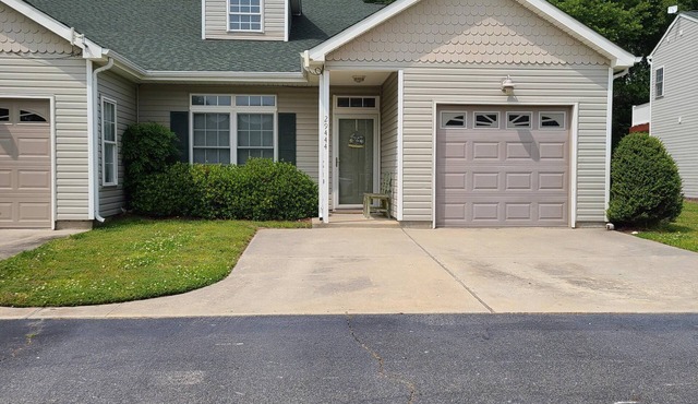 Park Place - Comfy Condo Close to Beach