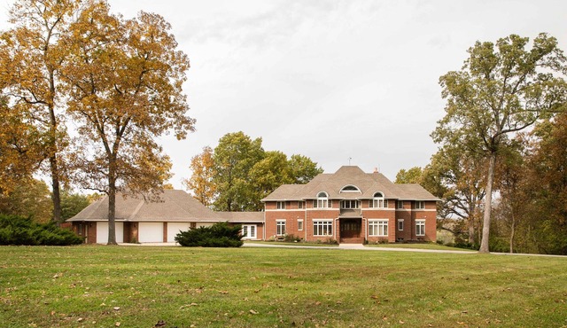Park Place Estate - Relax in a peaceful, country setting!