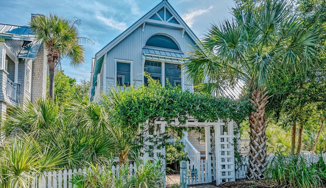 Park Place: On The Commons Park in Cape Fear Station, Walk to East Beach