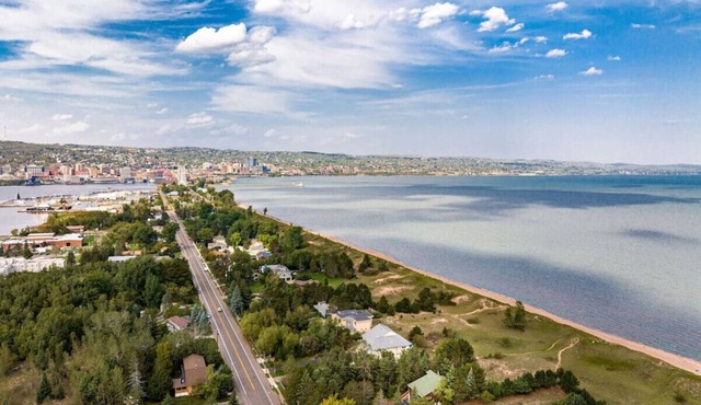 Park Point Beach House on Lake Superior, near shops
