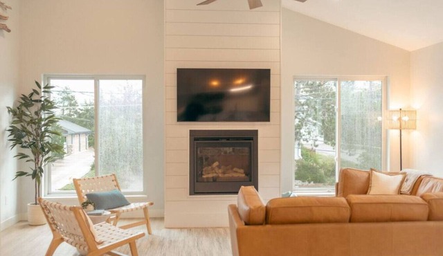 Park Point Scandinavian Home🌲 Family Retreat ☀️ 🌊 Pet Friendly 🐾