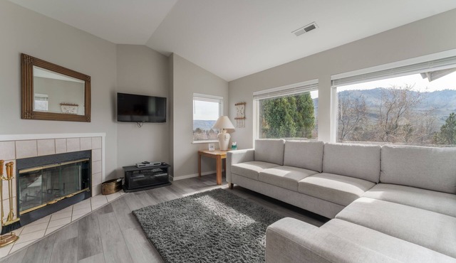 Park Pointe B301 - Community Pool/Hot tub