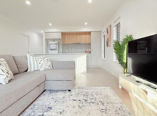 Park Ridge Retreat 4BR 2Bath with Outdoor