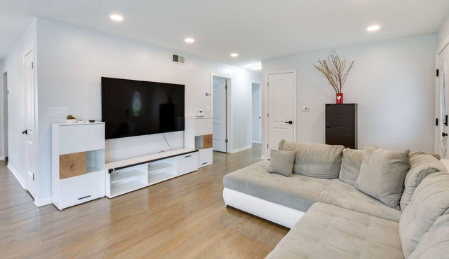 Park Ridge Vacation Rental: 17 Mi to Chicago