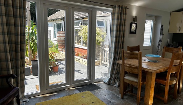 Park Road Retreat (Cosy & convenient - family and pet friendly home)