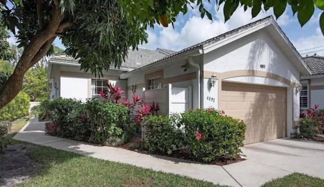 Park Shore Naples 3 bed 2.5 bath Villa near beach!