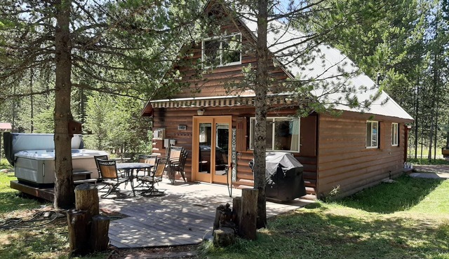 Park & Sled. Uncle Tom s Cabin, 5 beds, hot tub, 30 miles to Yellowstone.