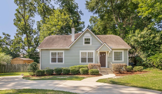 Park Street Dream in Downtown Northport, 2.5 miles from U of A Stadium