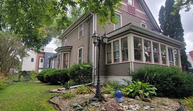 Park the car & walk to everything! Minutes from great experiences uptown!