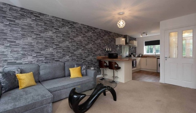 Park View, 2-bed home, both en-suite, 2 parking