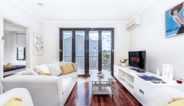 Park View Modern Apartment With Balcony & Parking