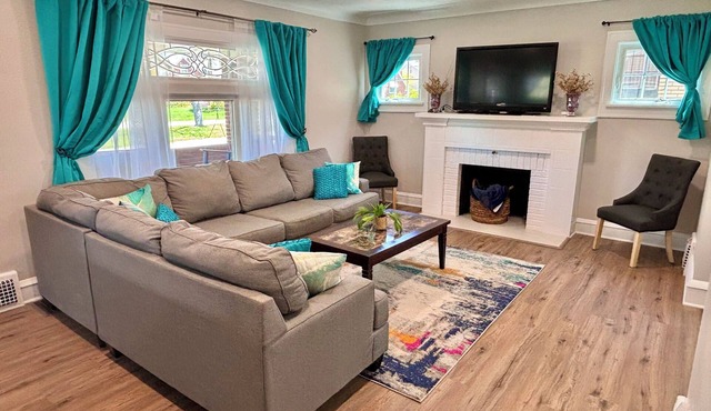 Park view ⁞ Porch swing ⁞ Game room ⁞ 2BA ⁞ Manchester Manor