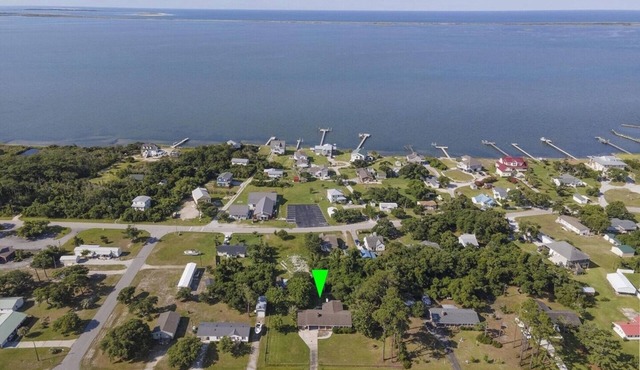 Park your Boat! Mins from the Ocean Screened Porch