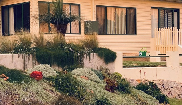 Parker's on Walton,nCosy Family Cottage, 5 min walk to beach, Bowling Club