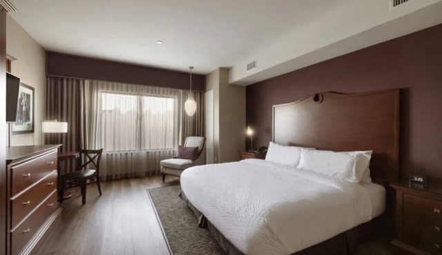 Parker Stay | 1 Unit | Central Mainstreet Location