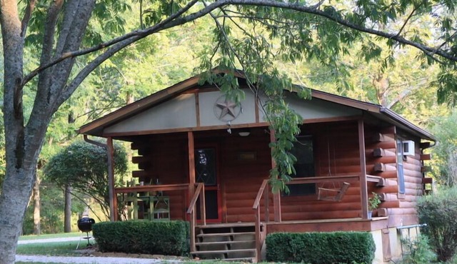 Parkers Hideaway on the White River/Dogwood Cabin