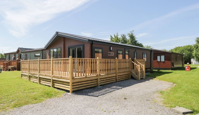 PARKERS PLACE, pet friendly, with a garden in Carnforth