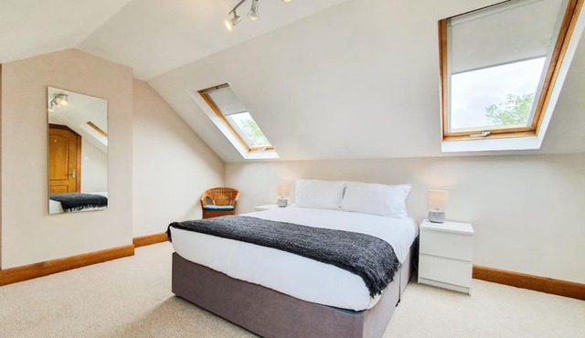 Parkgate Apartment - Near M90, Amazon, Edinburgh