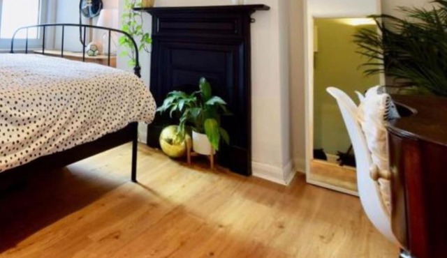 Parking, 1 min to pubs , restaurant, supermarkets