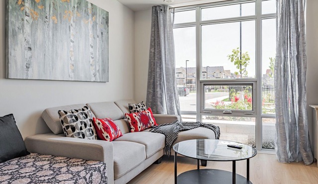 Parking! 4BR Town, Costco, Durham College, Oshawa