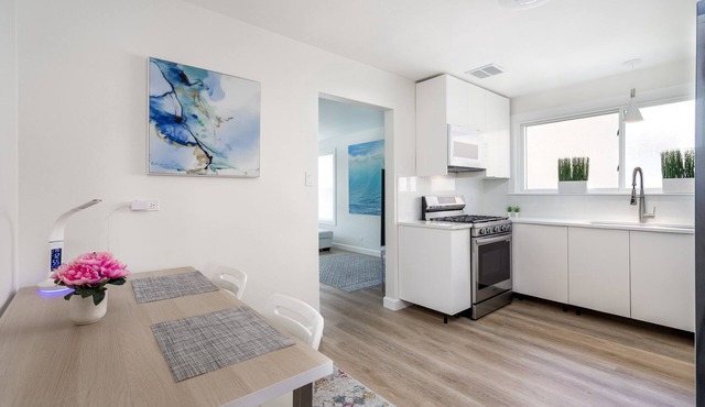 Parking, Balcony, Near Universities, Ravinia, NAPA & Train to Chicago