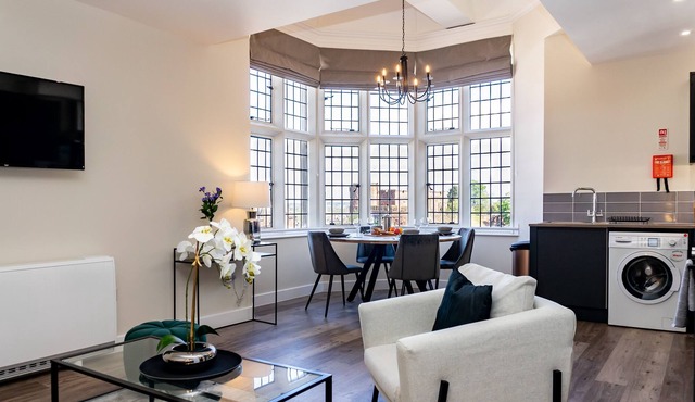 Parking, Close to Train Station, Luxury, Modern