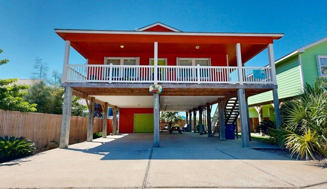 Parking for Boat, Shared Pool, Outdoor Seating Areas, Pet Friendly