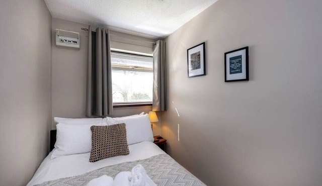 Parking Garden Views M4 Work Stay