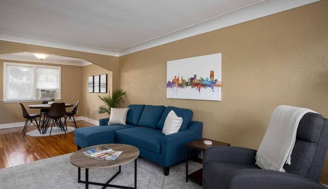 Parkside 1BR: Spacious, Quiet, Covered Parking