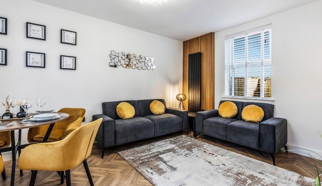 Parkside 2 bedroom house near Dunfermline & Edinburgh