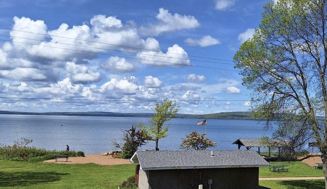 Parkside Condo 1 - Condo Conveniently Located Across from Joni`s Beach