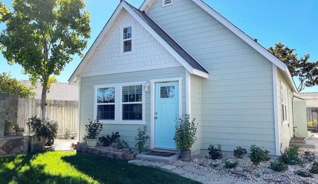 Parkside Cottage: BBQ|Park|W/D|1 bdrm|Wineries|Hiking|Golf|20 min-beach