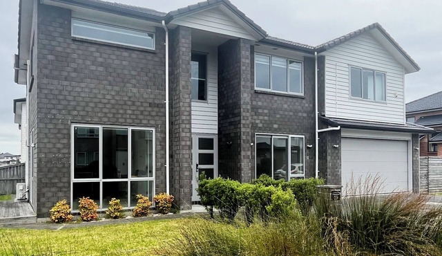 Parkside Elegance on Puoro St Near Shopping Centre