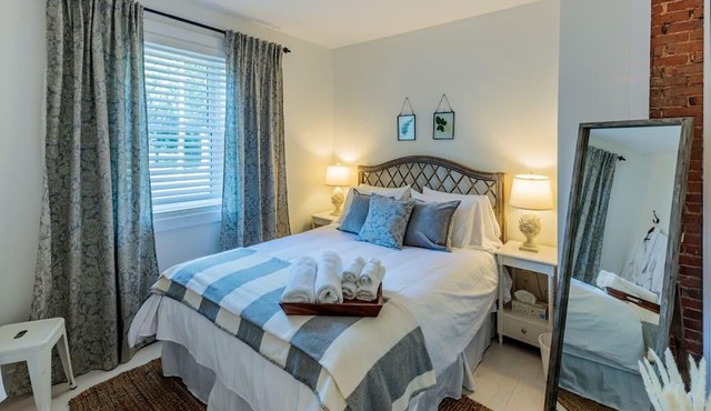 Parkside Getaway in Downtown Kingston