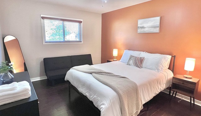 Parkside home close to campus - 3 BD 2 BA