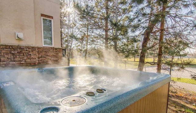 Parkside Home Near Ski Resorts * Hot Tub * Games *