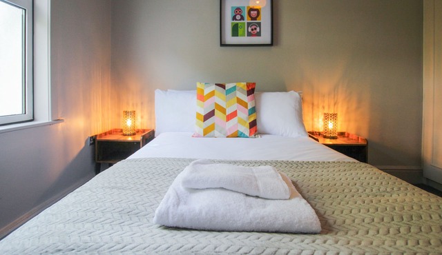 Parkside House - a house that sleeps 6 guests in 5 bedrooms