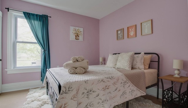 Parkside Manor*NEW* - Walk to Husky Park!8Mi.toCDP